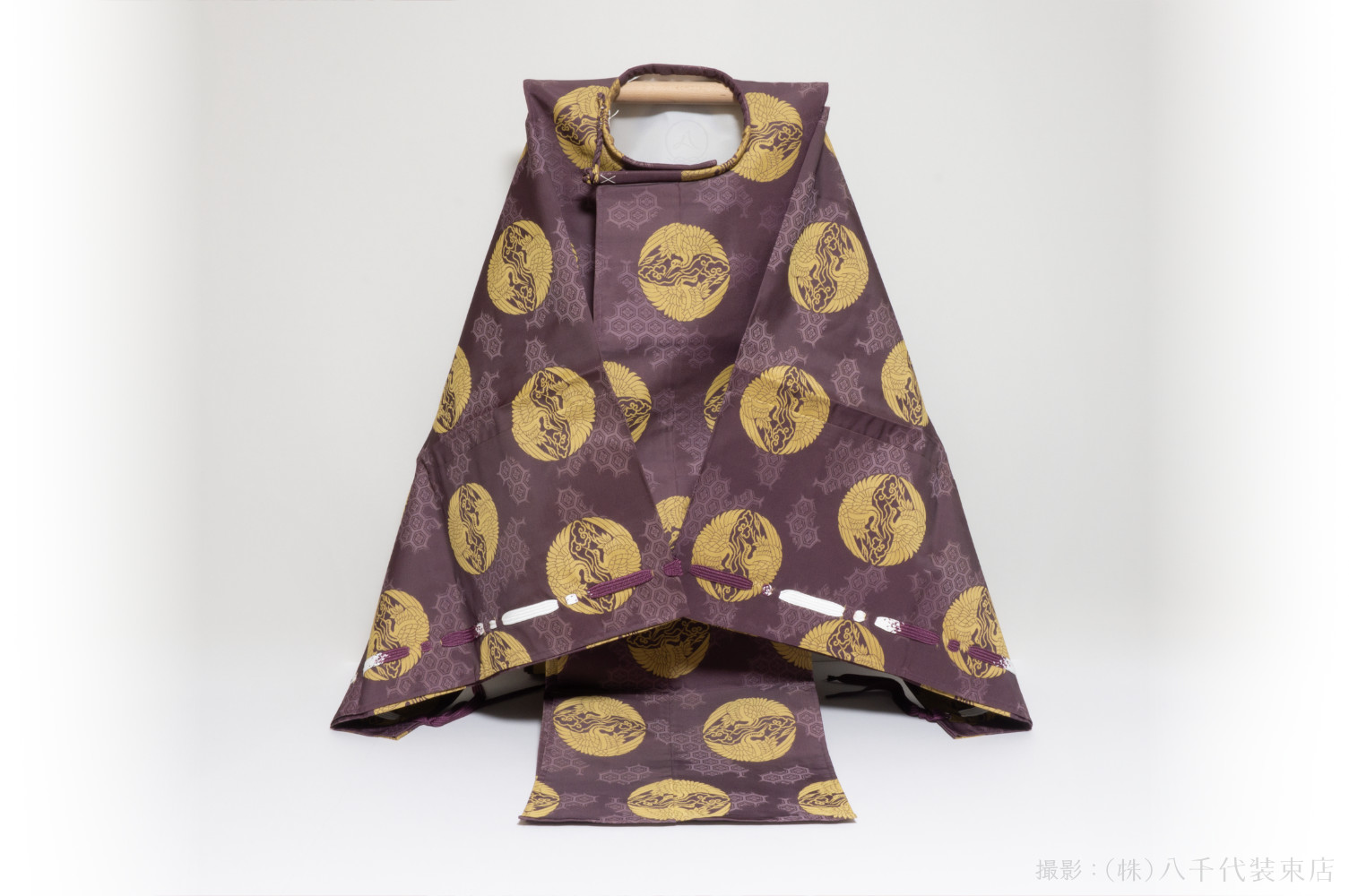 狩衣 雲取亀甲に雲鶴(紫) (株)八千代装束店 | (株)八千代装束店｜御