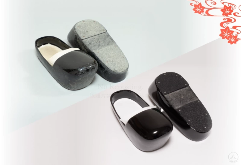 浅沓修理の事例写真。修理前の浅沓と修理後の浅沓が並んで写っている。